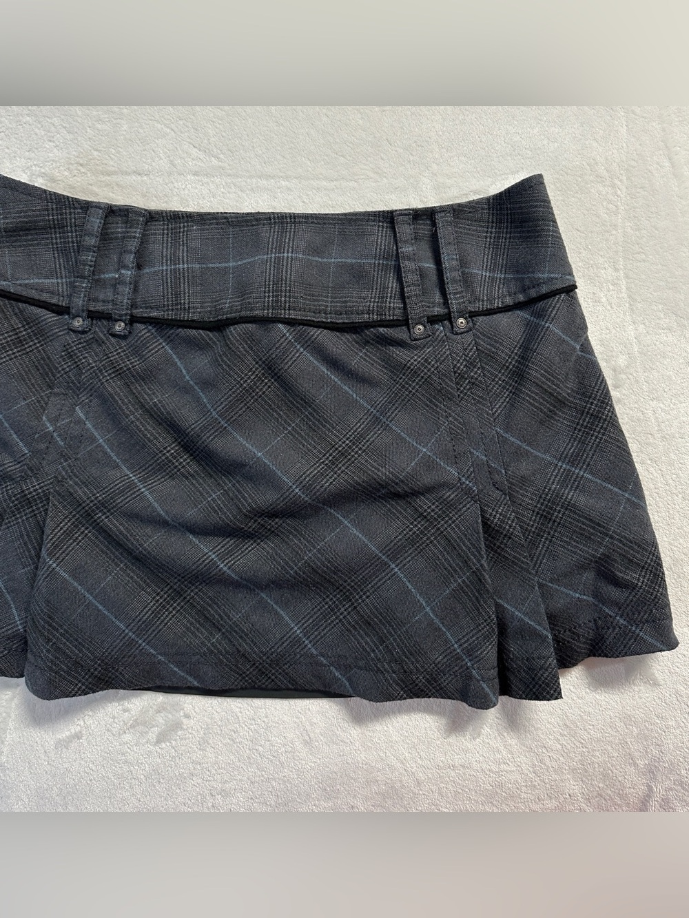Y2K EDC women's grey black plaid pleated mini skirt with waist accents, 8 US. - Picture 7 of 7